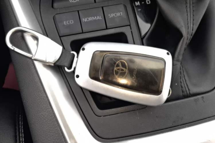 Used Toyota RAV4 2021 2.0L CVT Two-Wheel Drive Fashion PLUS Edition Vehicle Key
