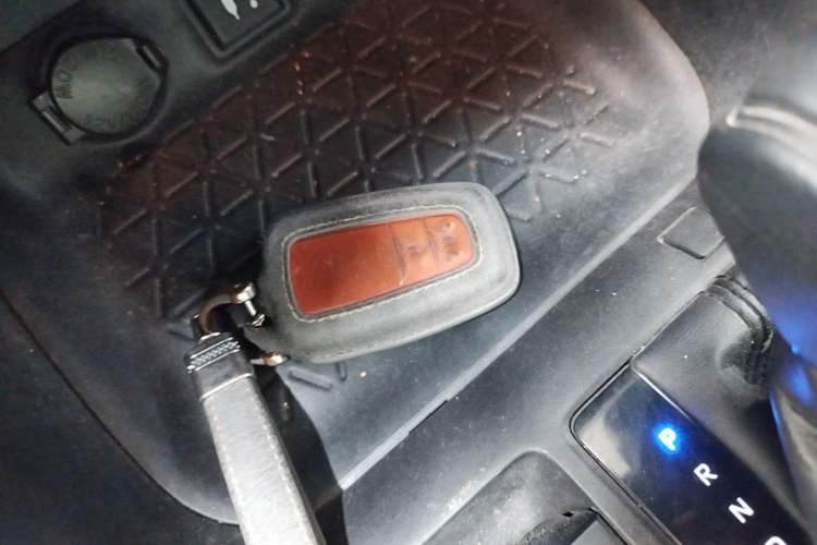 Used Toyota RAV4 2021 Dual-Engine 2.5L E-CVT Two-Wheel Drive Elite Edition Vehicle Key