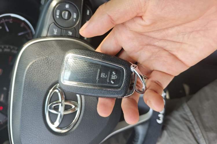 Used Toyota RAV4 2021 2.0L CVT Two-Wheel Drive Fashion PLUS Edition Vehicle Key