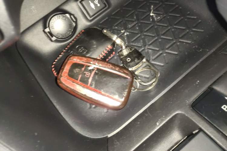 Used Toyota RAV4 2021 2.0L CVT Two-Wheel Drive Fashion Edition Vehicle Key