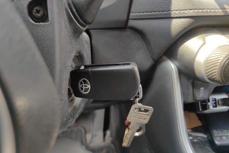 Used Toyota RAV4 2021 2.0L CVT Two-Wheel Drive Urban Edition Vehicle Key