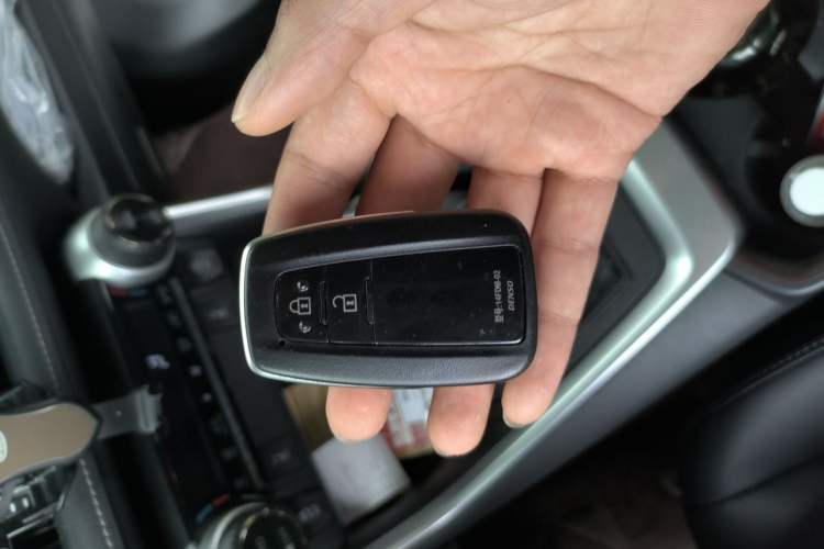 Used Toyota RAV4 2021 2.0L CVT Two-Wheel Drive Prestige Edition Vehicle Key
