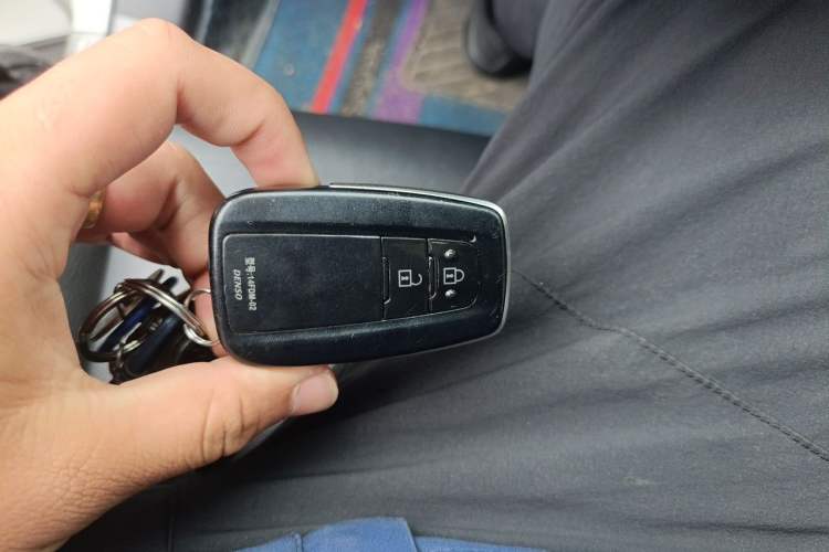 Used Toyota RAV4 2021 2.0L CVT Two-Wheel Drive Fashion PLUS Edition Vehicle Key