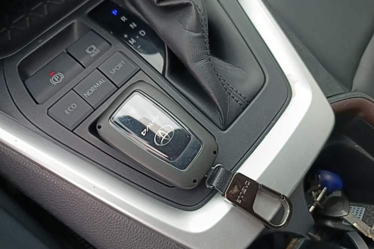 Used Toyota RAV4 2021 2.0L CVT Two-Wheel Drive Fashion PLUS Edition Vehicle Key
