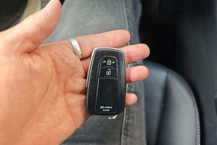 Used Toyota RAV4 2021 2.0L CVT Two-Wheel Drive Fashion Edition Vehicle Key