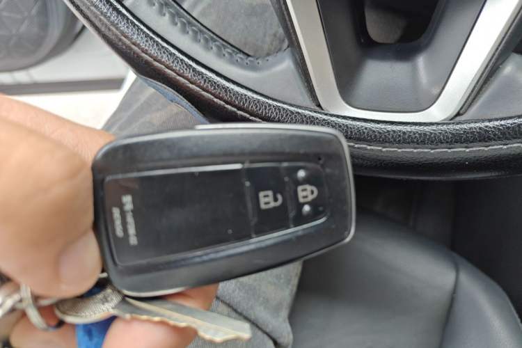 Used Toyota RAV4 2021 2.0L CVT Two-Wheel Drive Fashion PLUS Edition Vehicle Key