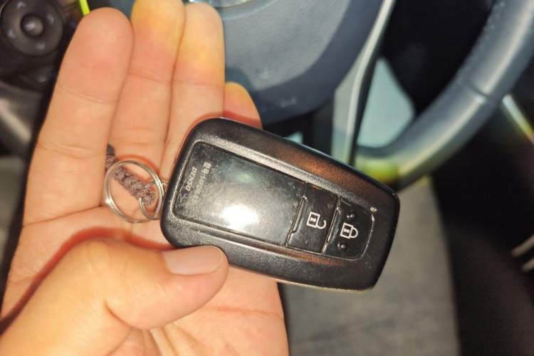 Used Toyota RAV4 2021 2.0L CVT 4x4 Style PLUS Edition Vehicle Key