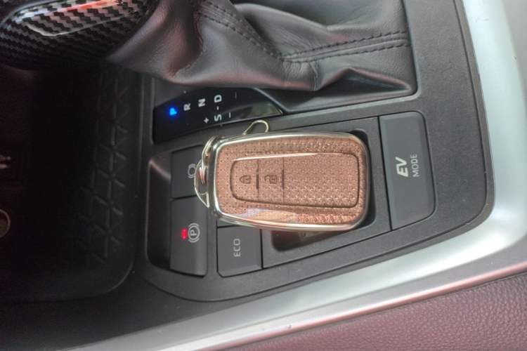 Used Toyota RAV4 2021 Dual-Engine 2.5L E-CVT Two-Wheel Drive Elite Edition Vehicle Key