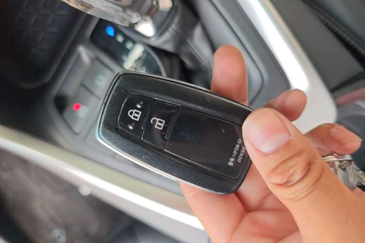 Used Toyota RAV4 2021 Dual-Engine 2.5L E-CVT Four-Wheel Drive Elite PLUS Edition Vehicle Key