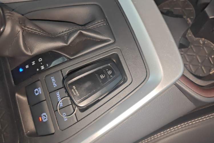 Used Toyota RAV4 2021 2.0L CVT Two-Wheel Drive Fashion PLUS Edition Vehicle Key