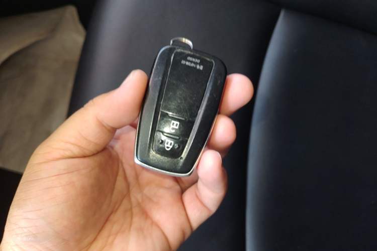 Used Toyota RAV4 2021 2.0L CVT Two-Wheel Drive Fashion Edition Vehicle Key