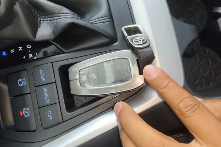 Used Toyota RAV4 2021 2.0L CVT Two-Wheel Drive Fashion PLUS Edition Vehicle Key