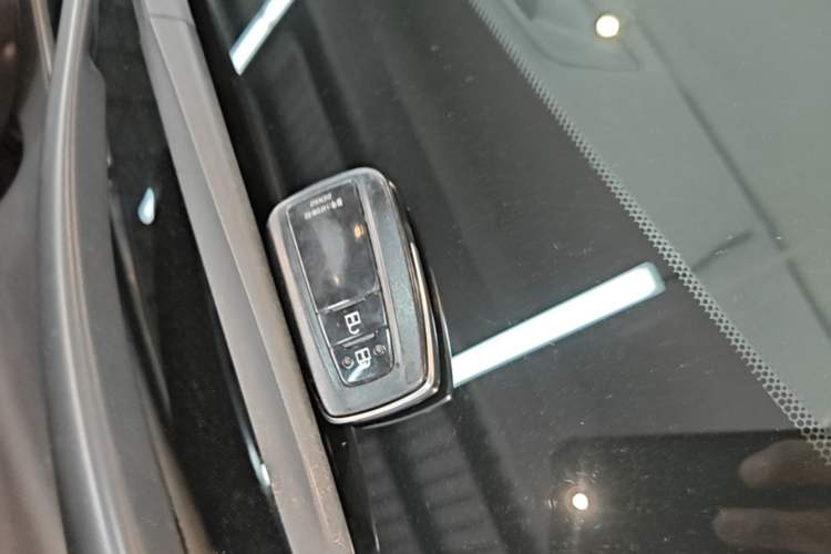 Used Toyota RAV4 2021 2.0L CVT Two-Wheel Drive Fashion Edition Vehicle Key