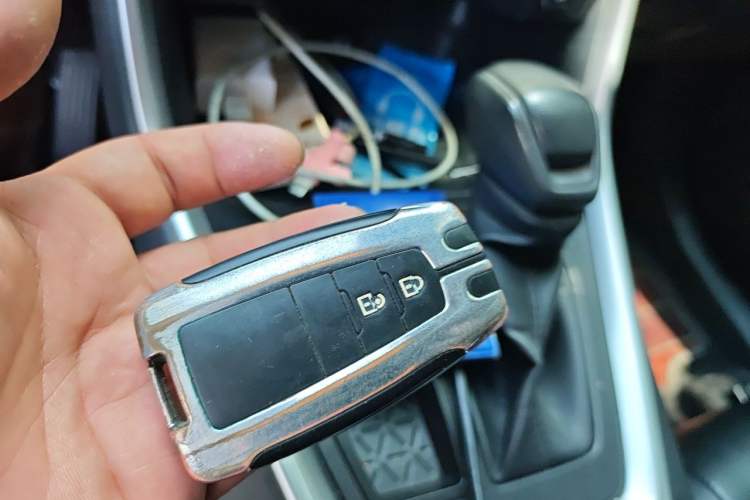 Used Toyota RAV4 2021 2.0L CVT Two-Wheel Drive Fashion Edition Vehicle Key