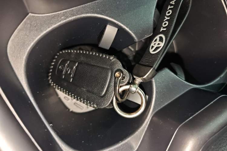 Used Toyota RAV4 2021 2.0L CVT Two-Wheel Drive Fashion Edition Vehicle Key