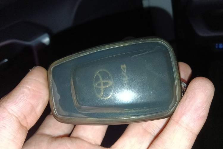 Used Toyota RAV4 2021 2.0L CVT Two-Wheel Drive Fashion Edition Vehicle Key