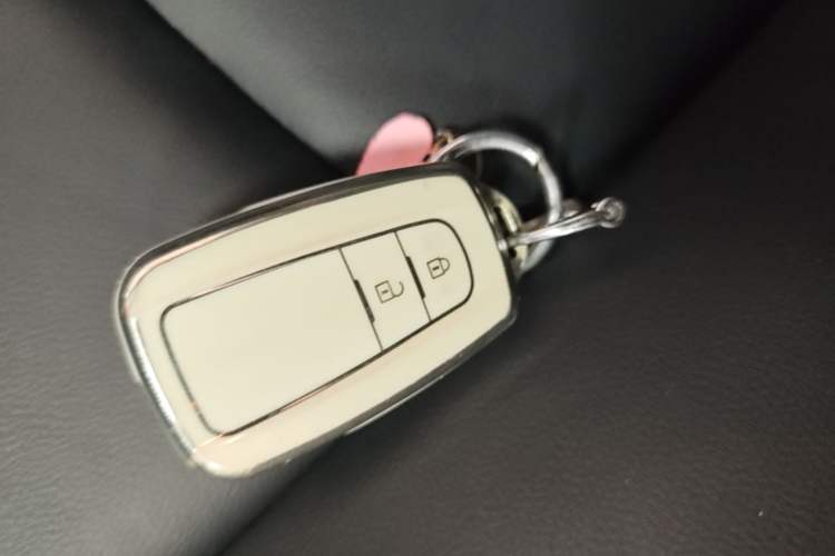 Used Toyota RAV4 2021 2.0L CVT Two-Wheel Drive Fashion PLUS Edition Vehicle Key