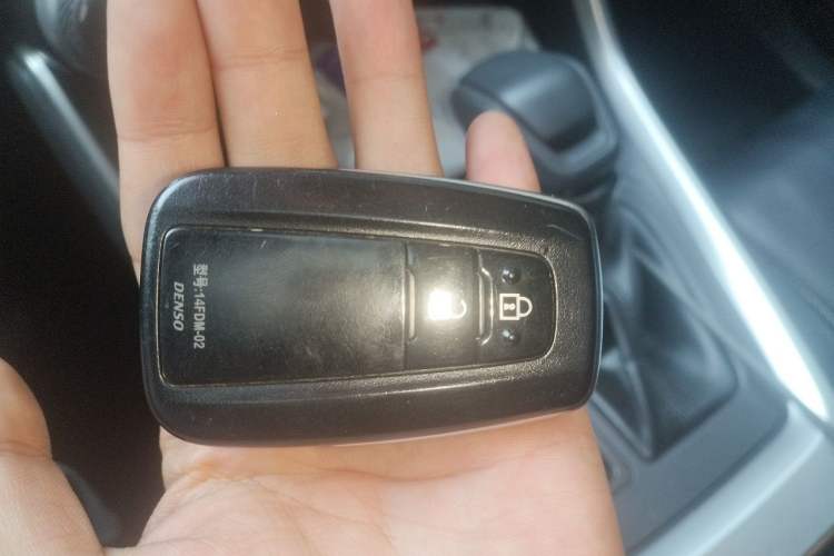 Used Toyota RAV4 2021 2.0L CVT Two-Wheel Drive Fashion Edition Vehicle Key