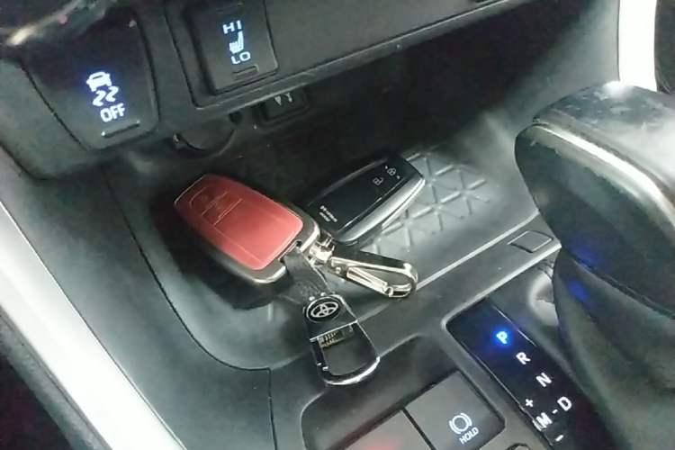 Used Toyota RAV4 2021 2.0L CVT Two-Wheel Drive Fashion PLUS Edition Vehicle Key