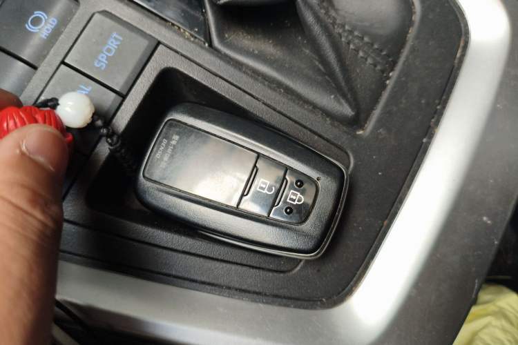Used Toyota RAV4 2021 2.0L CVT Two-Wheel Drive Fashion PLUS Edition Vehicle Key