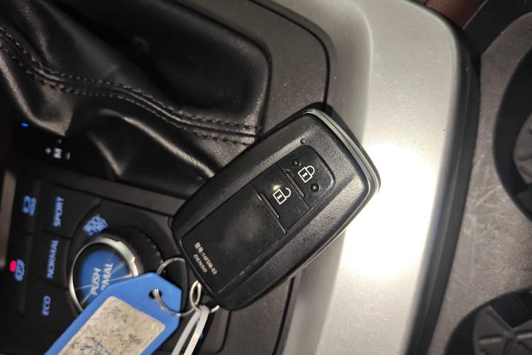 Used Toyota RAV4 2021 2.0L CVT Four-Wheel Drive Premium Edition Vehicle Key