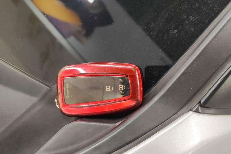 Used Toyota RAV4 2021 Dual-Engine 2.5L E-CVT Two-Wheel Drive Elite Edition Vehicle Key