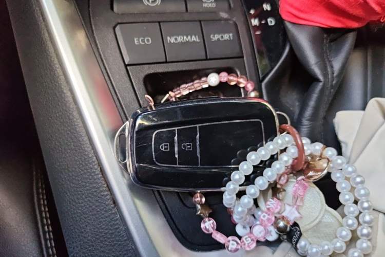 Used Toyota RAV4 2021 2.0L CVT Two-Wheel Drive Fashion PLUS Edition Vehicle Key