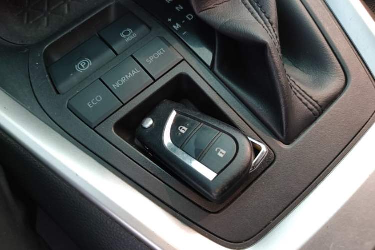 Used Toyota RAV4 2021 2.0L CVT Two-Wheel Drive Urban Edition Vehicle Key