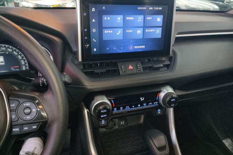 Used Toyota RAV4 2022 2.0L CVT Two-Wheel Drive Fashion Edition Audio And AC Panel