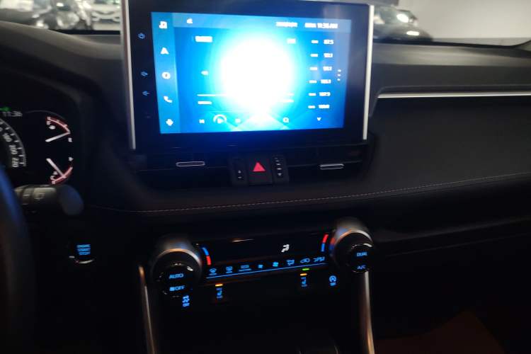 Used Toyota RAV4 2022 2.0L CVT Two-Wheel Drive Fashion Plus Edition Audio And AC Panel