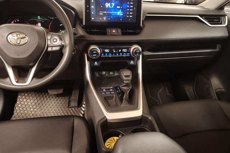 Used Toyota RAV4 2022 2.0L CVT Two-Wheel Drive Fashion Edition Audio And AC Panel