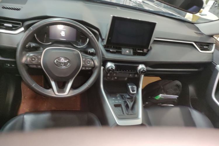 Used Toyota RAV4 2022 2.0L CVT Two-Wheel Drive Fashion Plus Edition Center Console