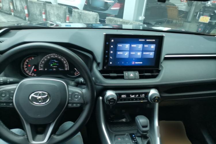 Used Toyota RAV4 2022 2.0L CVT Two-Wheel Drive Fashion Edition Center Console