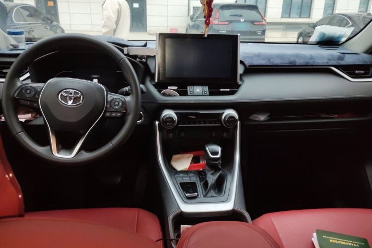 Used Toyota RAV4 2022 2.0L CVT Two-Wheel Drive Fashion Plus Edition Center Console