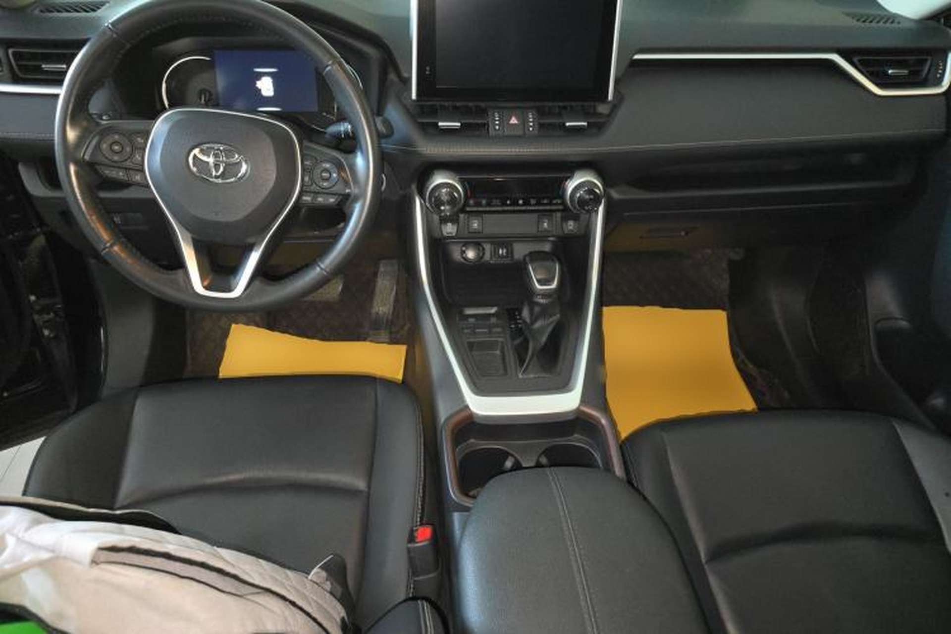 Used Toyota RAV4 2022 2.0L CVT Two-Wheel Drive Fashion Plus Edition Center Console
