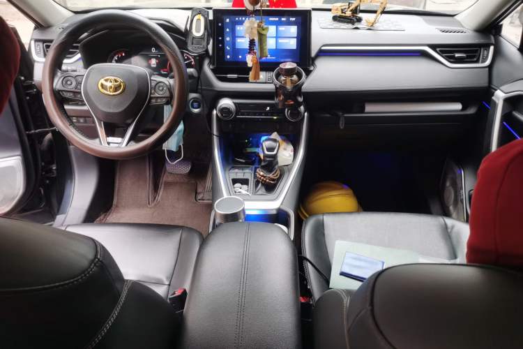 Used Toyota RAV4 2022 2.0L CVT Two-Wheel Drive Fashion Plus Edition Center Console