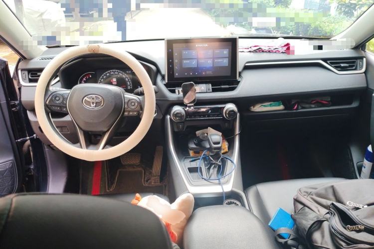 Used Toyota RAV4 2022 2.0L CVT Two-Wheel Drive Fashion Edition Center Console