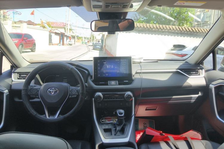 Used Toyota RAV4 2022 2.0L CVT Two-Wheel Drive Fashion Plus Edition Center Console