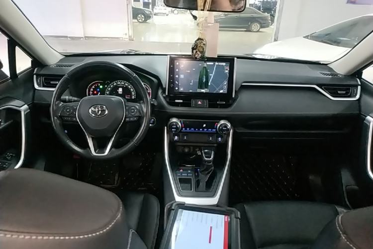 Used Toyota RAV4 2022 2.0L CVT Two-Wheel Drive Fashion Plus Edition Center Console