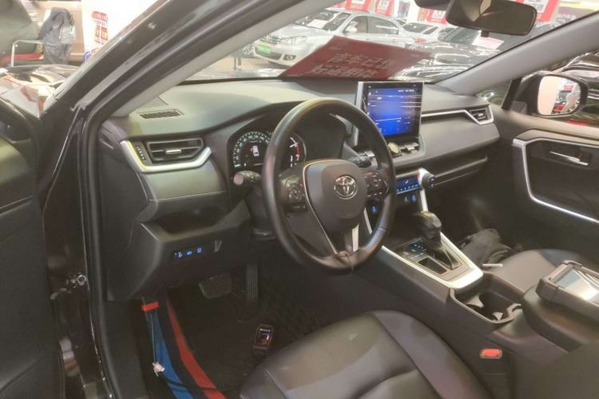 Used Toyota RAV4 2022 2.0L CVT Two-Wheel Drive Fashion Plus Edition Center Console