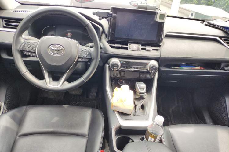 Used Toyota RAV4 2022 2.0L CVT Two-Wheel Drive Fashion Plus Edition Center Console