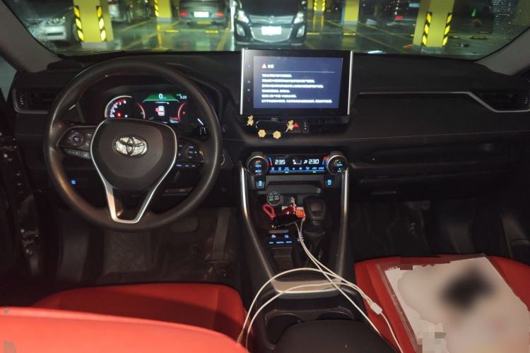 Used Toyota RAV4 2022 2.0L CVT Two-Wheel Drive Fashion Edition Center Console