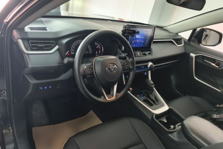 Used Toyota RAV4 2022 2.0L CVT Two-Wheel Drive Fashion Edition Center Console