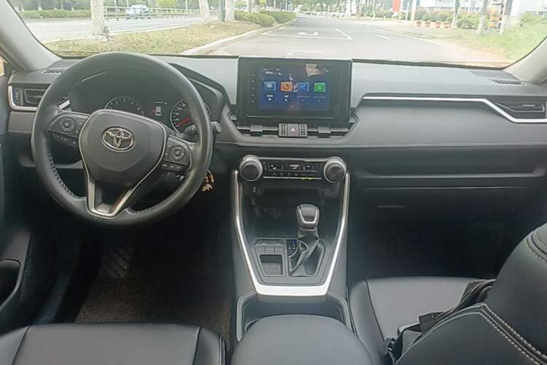 Used Toyota RAV4 2022 2.0L CVT Two-Wheel Drive Urban Edition Center Console