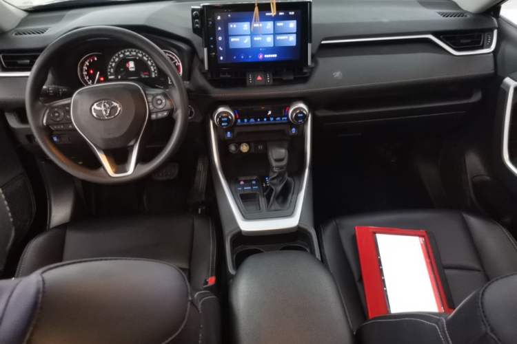 Used Toyota RAV4 2022 2.0L CVT Two-Wheel Drive Fashion Edition Center Console