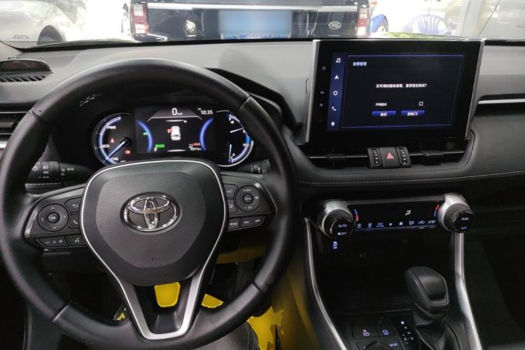 Used Toyota RAV4 2022 Dual-Engine 2.5L E-CVT Two-Wheel Drive Elite Edition Center Console