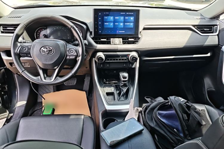 Used Toyota RAV4 2022 2.0L CVT Two-Wheel Drive Fashion Plus Edition Center Console