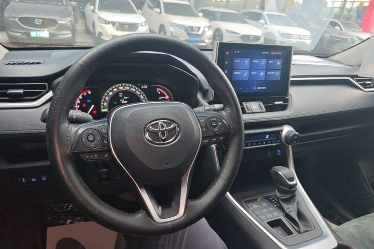 Used Toyota RAV4 2022 2.0L CVT 4x4 Style Plus Edition Center Console