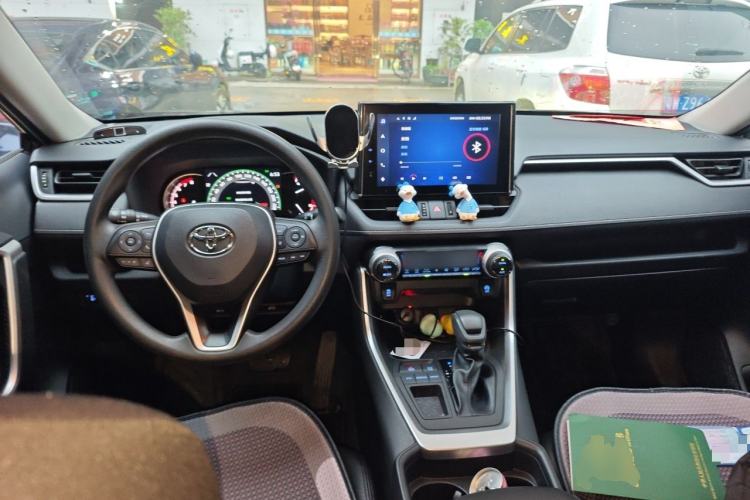 Used Toyota RAV4 2022 2.0L CVT Two-Wheel Drive Fashion Edition Center Console