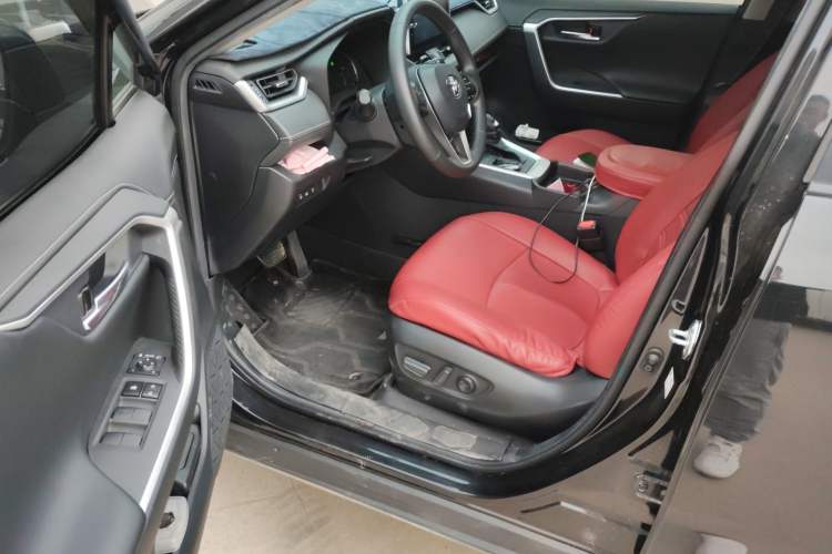 Used Toyota RAV4 2022 2.0L CVT Two-Wheel Drive Fashion Plus Edition Driver Seat